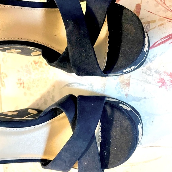NAVY BLUE SUEDE EMBROIDERED PLATFORM SHOES W TIE BUCKLE 3”PLATFORMS N 5” HEELS - Picture 5 of 16